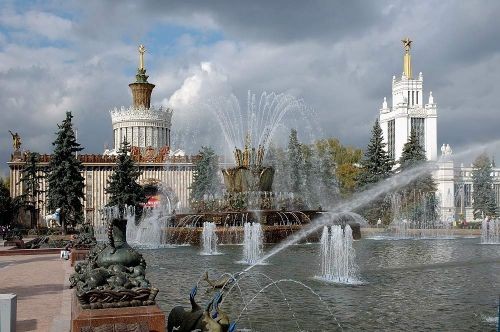 Этим летом на ВДНХ откроют пляж и 3 бассейна для купания горожан 