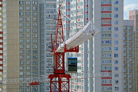 Падение и рост цен на жилье в некоторых регионах РФ: отчет Минстроя в 2023 году