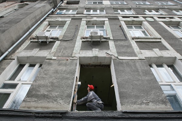 Конкурсы по капрепонту жилых домов в Петербурге заключены на 75%